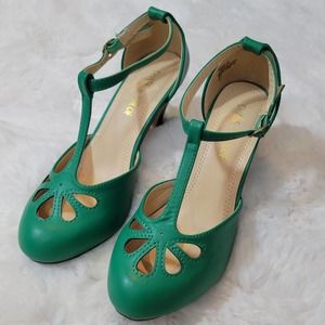 Chase + Chloe green heels